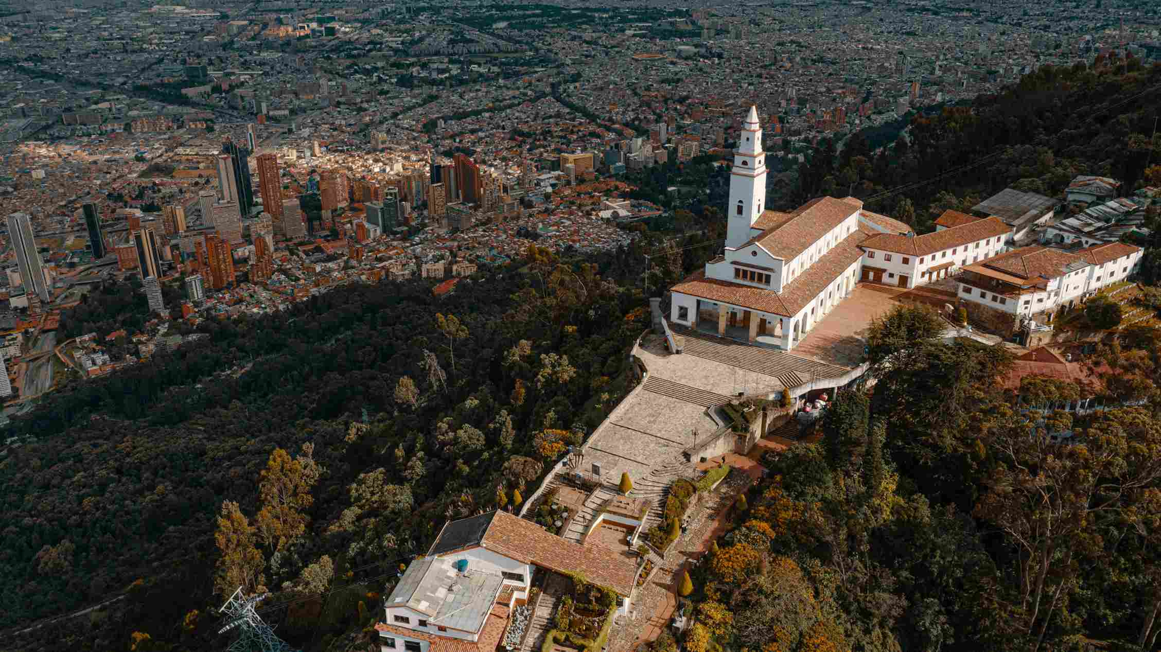 Monserrate es un templo en la cima de una montaña. Foto: Ricardo Báez - Archivo IDT.