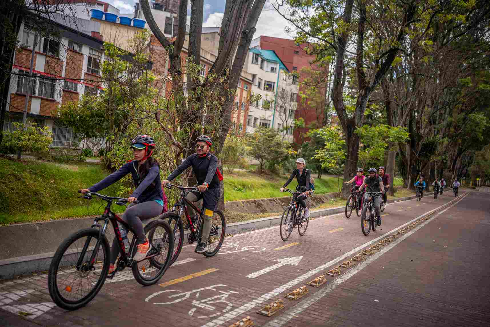 Conoce Bogotá sobre ruedas es un bicirrecorrido por diferentes épocas y espacios representativos de Bogotá. Foto: Cortesía de la agencia Bogexplore.