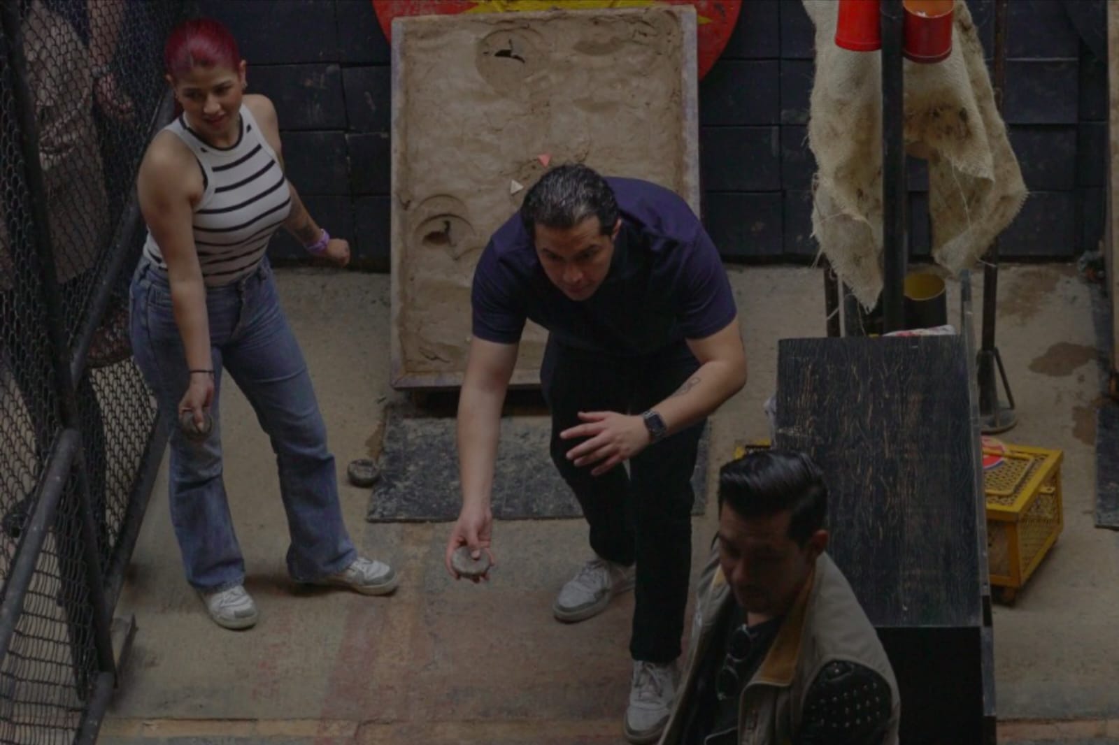 En tu stopover, puedes ir a jugar tejo, nuestro deporte nacional, y a divertirte con tus acompañantes. Foto: Carlos Viancha - IDT