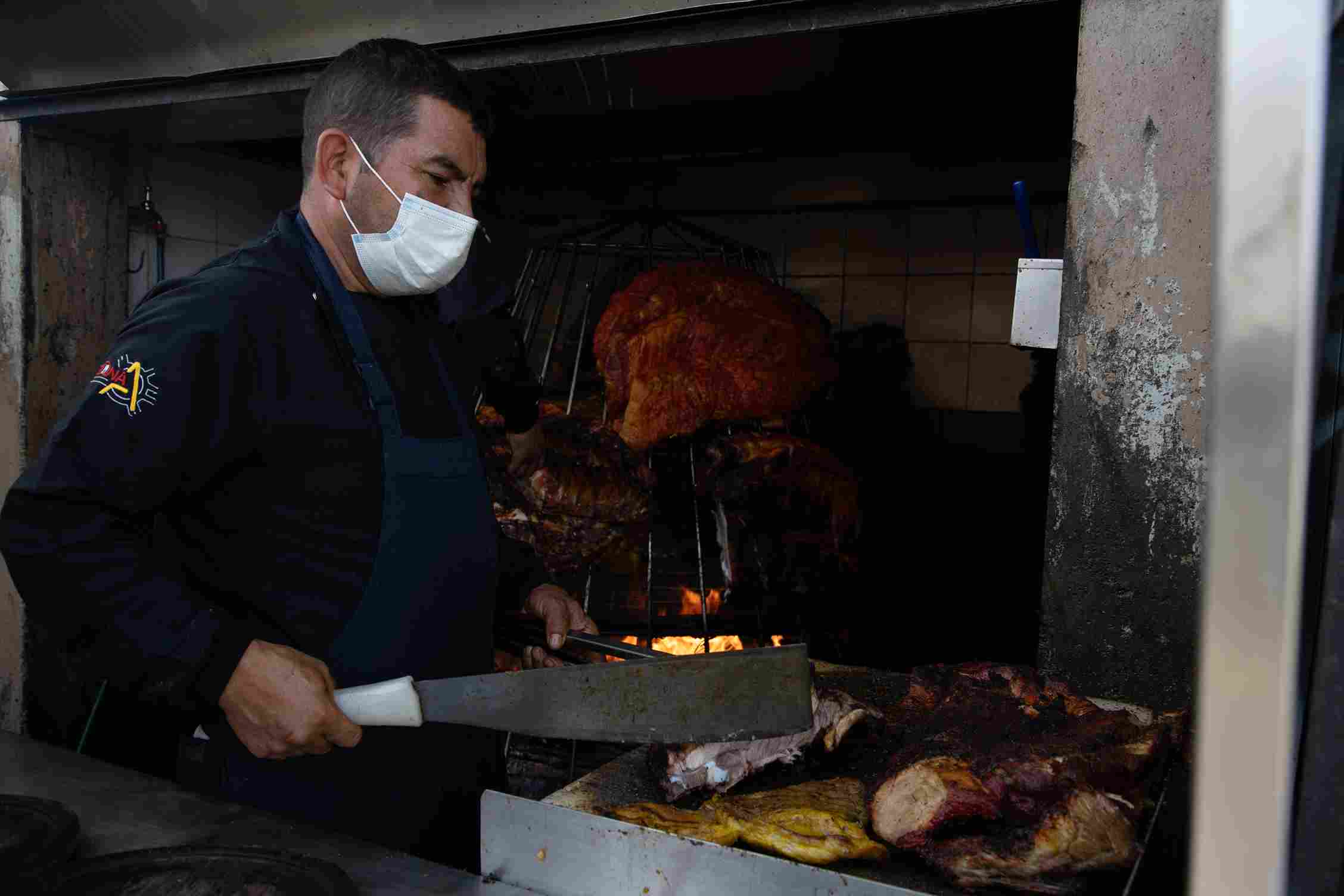 En la Zona A, las brasas encienden la cultura culinaria bogotana. Foto: Mateo Caballero - IDT.